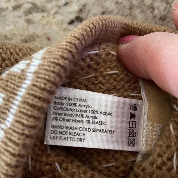 NWT MICHAEL KORS WOMEN’S KNITTED GLOVES - Picture 4 of 4